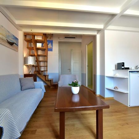 Douskos Guesthouse هيدرا المظهر الخارجي الصورة